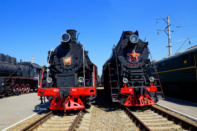 Обои картинки фото паровозы, техника, локомотивы, рельсы, шпалы, перрон