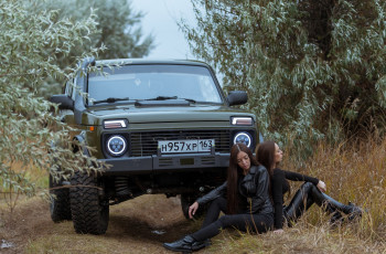 Картинка нива автомобили -авто+с+девушками автомобиль ваз внедорожник девушки