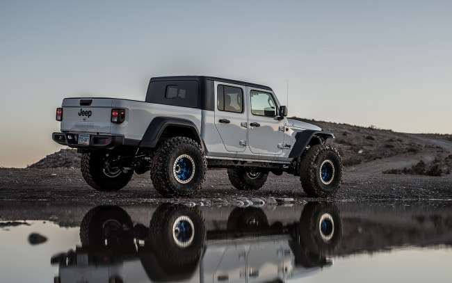 Обои картинки фото 2020 jeep gladiator,  vegas4x4, автомобили, jeep, 2020, gladiator, vegas4x4, вид, сзади, внедорожник, новый, белый, тюнинг, американские