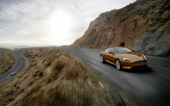 Обои картинки фото aston martin virage, автомобили, aston martin, коричневый, скорость, дорога, скалы