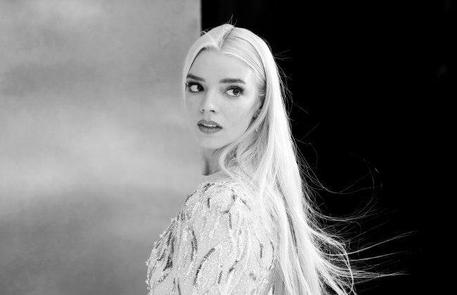 Обои картинки фото девушки, anya taylor joy, актриса, блондинка, черно-белая