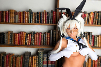 Картинка девушки nonsummerjack образ косплей наряд полки очки книги