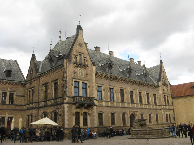 Обои картинки фото города, прага , чехия, площадь, туристы, здание