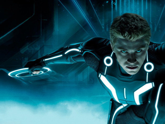 Обои картинки фото кино фильмы, tron legacy, парень, взгляд, костюм, диск, неон
