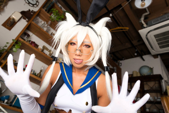 Обои картинки фото девушки, nonsummerjack, образ, косплей, наряд, полки, очки, перчатки