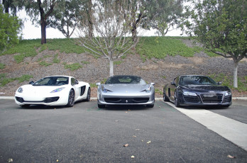 Картинка mclaren+mp4-12c +ferrari+458+italia +and+audi+r8 автомобили разные+вместе улица авто
