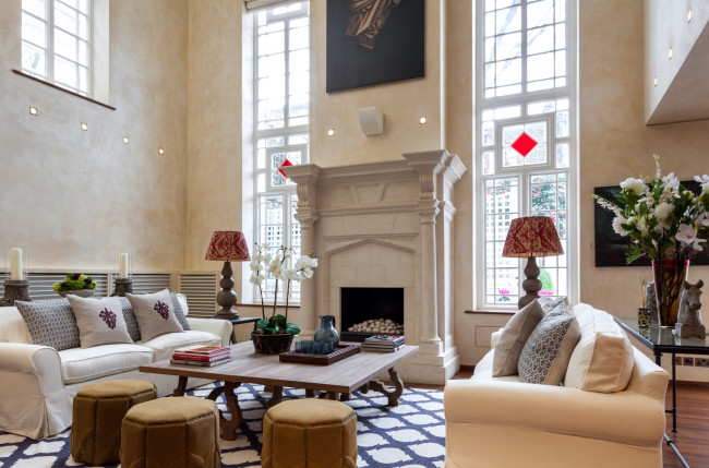 Обои картинки фото интерьер, гостиная, камин, диваны