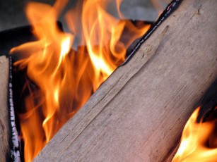 Картинка природа огонь полено пламя