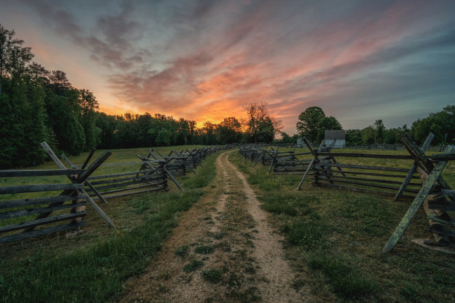 Обои картинки фото природа, дороги, ограда, поле, тракт