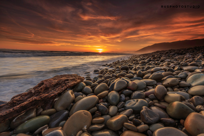 Обои картинки фото природа, восходы, закаты, вечер, солнце, свет, небо, море, берег, камни