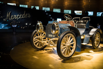 Картинка автомобили выставки+и+уличные+фото экспонат