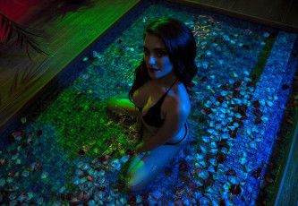 Картинка девушки -unsort+ брюнетки +шатенки вода