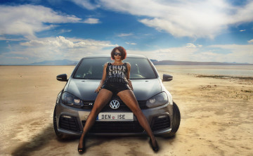 Картинка автомобили -авто+с+девушками песок