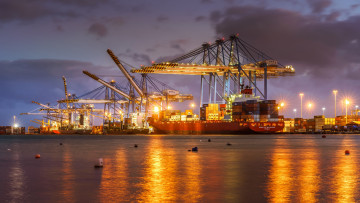 Картинка корабли грузовые+суда контейнерный порт на мальте