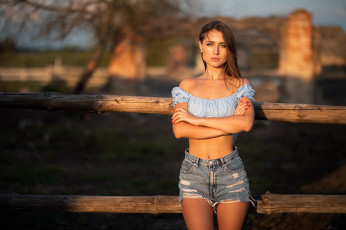 Картинка девушки анастасия+черняева дмитрий шульгин модель брюнетка женщины на природе джинсовые шорты деревья яркий маникюр анастасия черняева