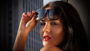 обоя kendra jazz, девушки, kendra, jazz, портрет, лицо, очки, девушка, модель, брюнетка, красотка, поза, флирт, стройная, сексуальная