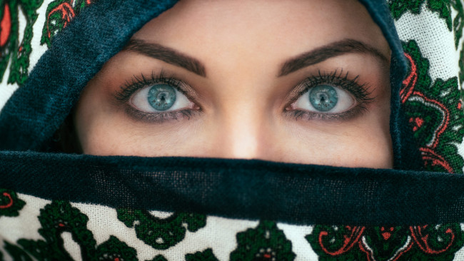 Обои картинки фото разное, глаза, серые, платок