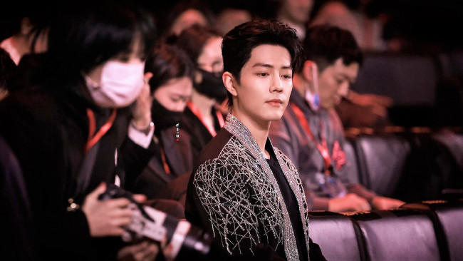 Обои картинки фото разное, знаменитости, актер, зал, люди, сяо, чжань