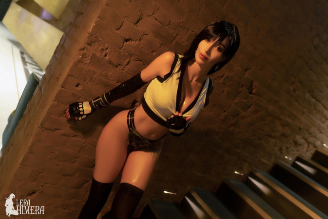 Обои картинки фото девушки, valery himera , lera himera, костюм, образ, лестница