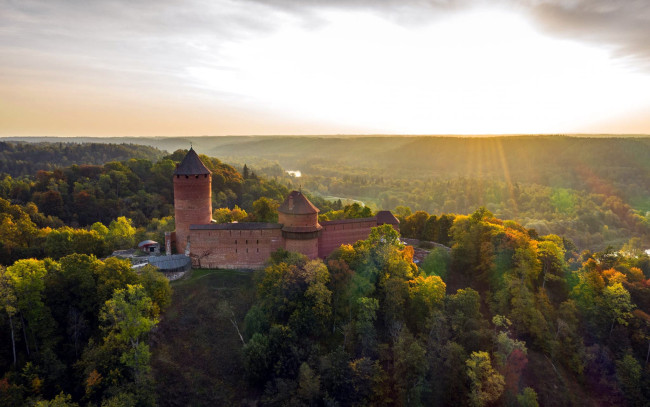 Обои картинки фото turaida castle, latvia, города, - дворцы,  замки,  крепости, turaida, castle