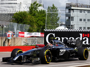 обоя спорт, формула 1, трек, гонка, темный, mp4-29, 2014г, mercedes-benz, mclaren, скорость