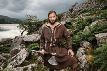 Картинка кино+фильмы vikings+ 2013 +сериал викинг топор меч ролло воин vikings сериал