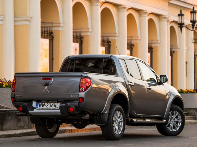 Обои картинки фото автомобили, mitsubishi, темный, 2014г, cab, double, l200