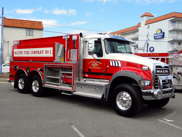 Обои картинки фото автомобили, пожарные машины, автомобиль, пожарный