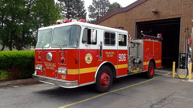 Обои картинки фото автомобили, пожарные машины, автомобиль, пожарный