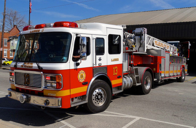 Обои картинки фото автомобили, пожарные машины, автомобиль, пожарный