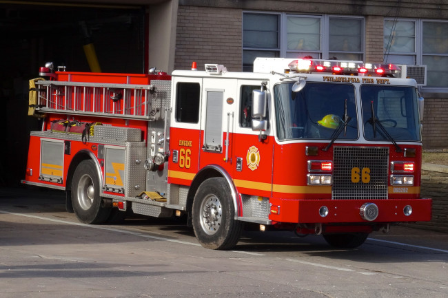 Обои картинки фото автомобили, пожарные машины, пожарный, автомобиль