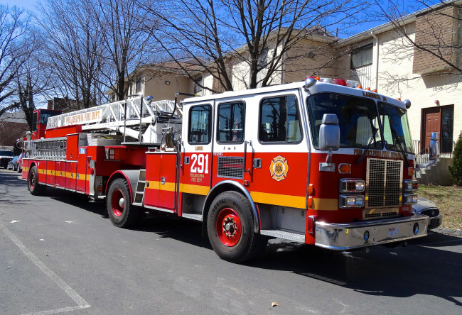 Обои картинки фото автомобили, пожарные машины, пожарный, автомобиль