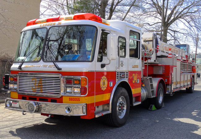 Обои картинки фото автомобили, пожарные машины, автомобиль, пожарный