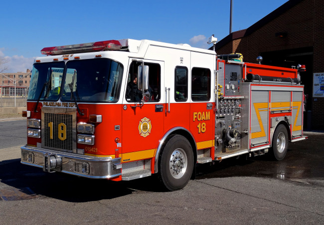 Обои картинки фото автомобили, пожарные машины, автомобиль, пожарный