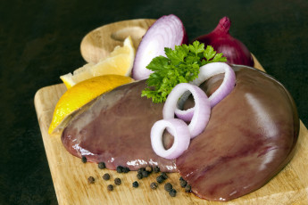 Картинка еда мясные+блюда перец лук лимон печень