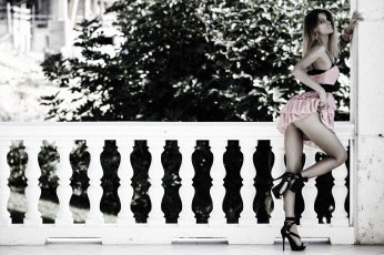 Картинка девушки -unsort+ Черно-белые+обои туфли