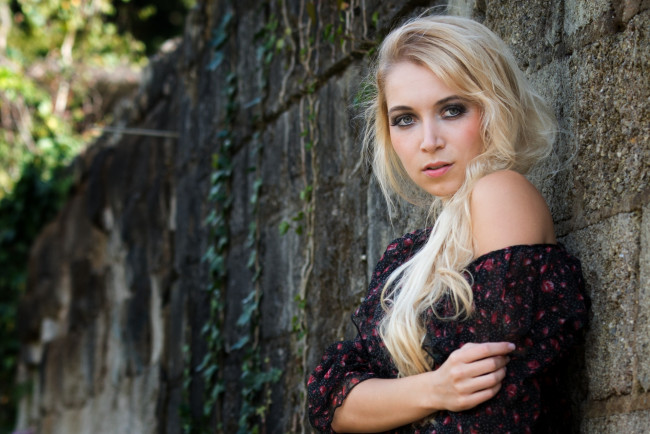 Обои картинки фото девушки, -unsort , блондинки, взгляд, лицо