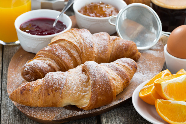 Обои картинки фото еда, хлеб,  выпечка, круасаны