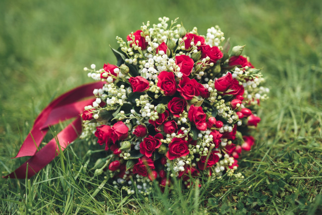 Обои картинки фото цветы, букеты,  композиции, букет, розы, ландыши