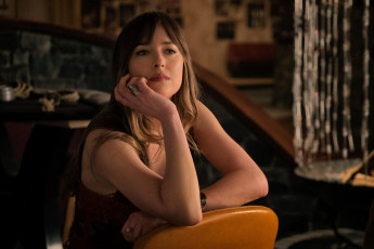 Картинка ничего+хорошего+в+отеле+«эль+рояль»+ 2018 кино+фильмы bad+times+at+the+el+royale фильмы дакота джонсон movie bad times at the el royale ничего хорошего в отеле эль рояль триллер детектив ужасы