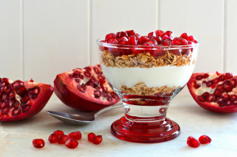 Картинка еда гранат мюсли десерт бокал ложка зерна