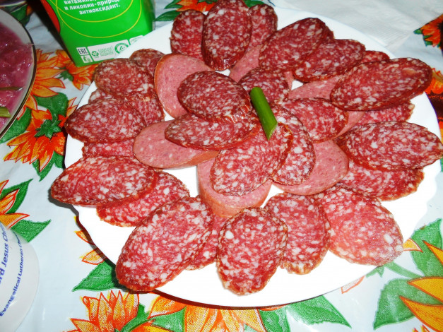 Обои картинки фото еда, колбасные изделия, колбаса