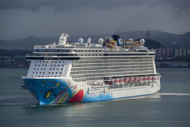 Обои картинки фото norwegian breakaway, корабли, лайнеры, круиз, лайнер