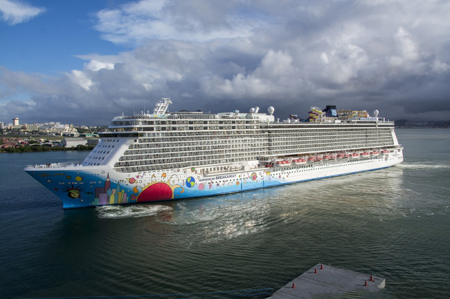 Обои картинки фото norwegian breakaway, корабли, лайнеры, лайнер, круиз