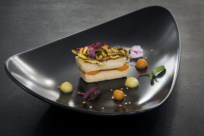 Обои картинки фото еда, пирожные,  кексы,  печенье, фон, тарелка