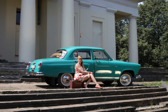 Картинка газ-+21+волга автомобили -авто+с+девушками газ- 21 волга автомобиль классика ретро чемодан девушка