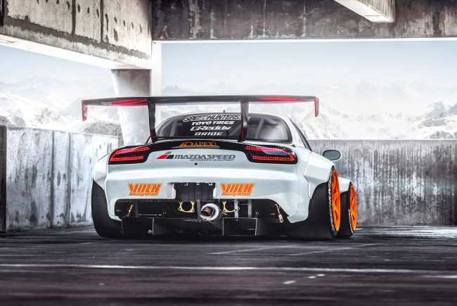 Обои картинки фото mazda rx-7, автомобили, mazda, rx7, rx-7, роторное, чудовище, japan, legend, японская, легенда