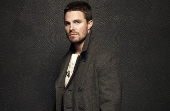 Картинка мужчины stephen+amell актер щетина пальто