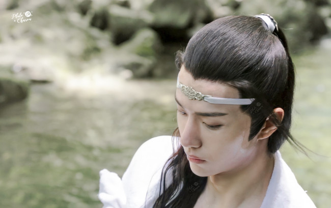 Обои картинки фото мужчины, wang yi bo, актер, лицо, полотенце, озеро