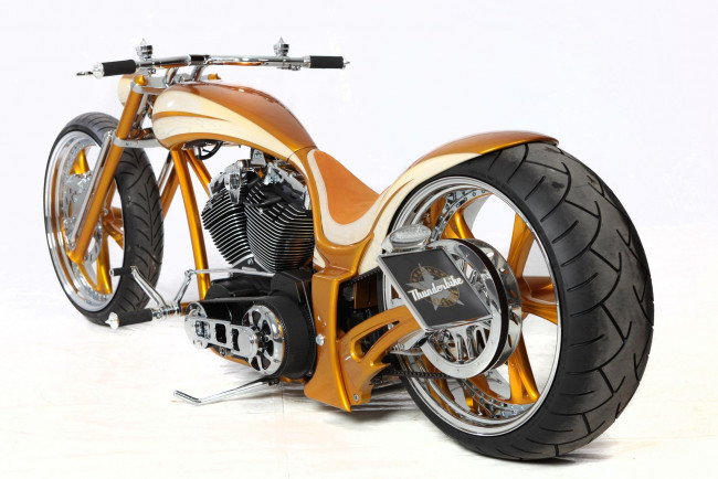 Обои картинки фото мотоциклы, customs, кастомизированный, тюнингованый, мотоцикл, крутой, байк, железный, конь, который, даёт, свободу, ветер, в, лицо, и, волосы, по, ветру